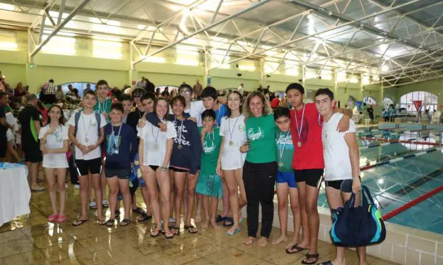 Nadadores dos Pimpões no XI Circuito de Escolas de Natação do Oeste