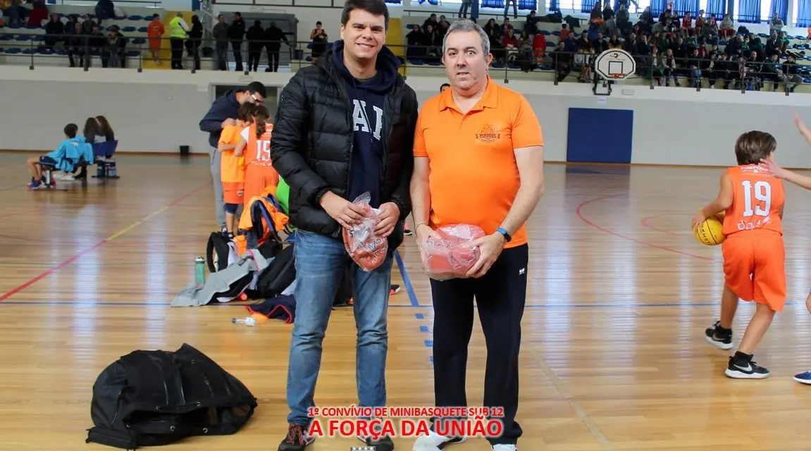 Minibasquete recebeu bolas novos da Associação de Basquetebol de Leiria