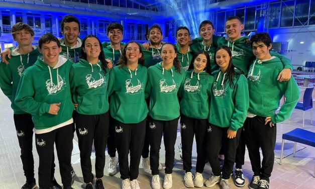 Equipa de Absolutos dos Pimpões em segundo lugar no II Torneio Fundação Clube Náutico de Leiria