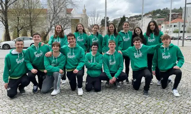 Equipa de Natação dos Pimpões em grande plano nos Interdistritais de Coimbra